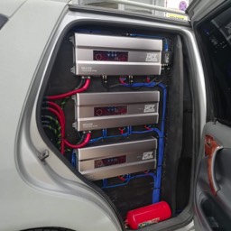 MTX loaded Mercedes ML from Russia - side amps